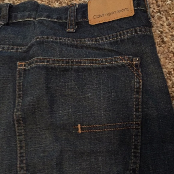 Gorgeous Dark-Wash Calvin Klein 38 waist Jeans - Picture 4 of 6